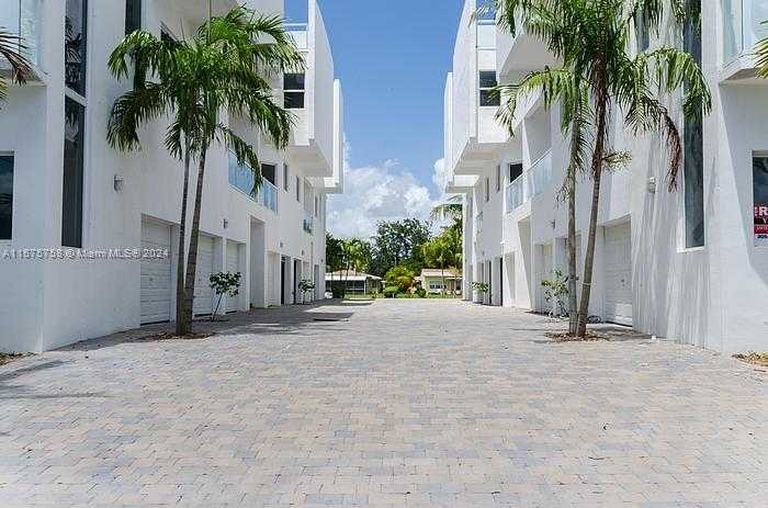 Small Image of 1975 CALAIS DR #10, Miami Beach Number 2