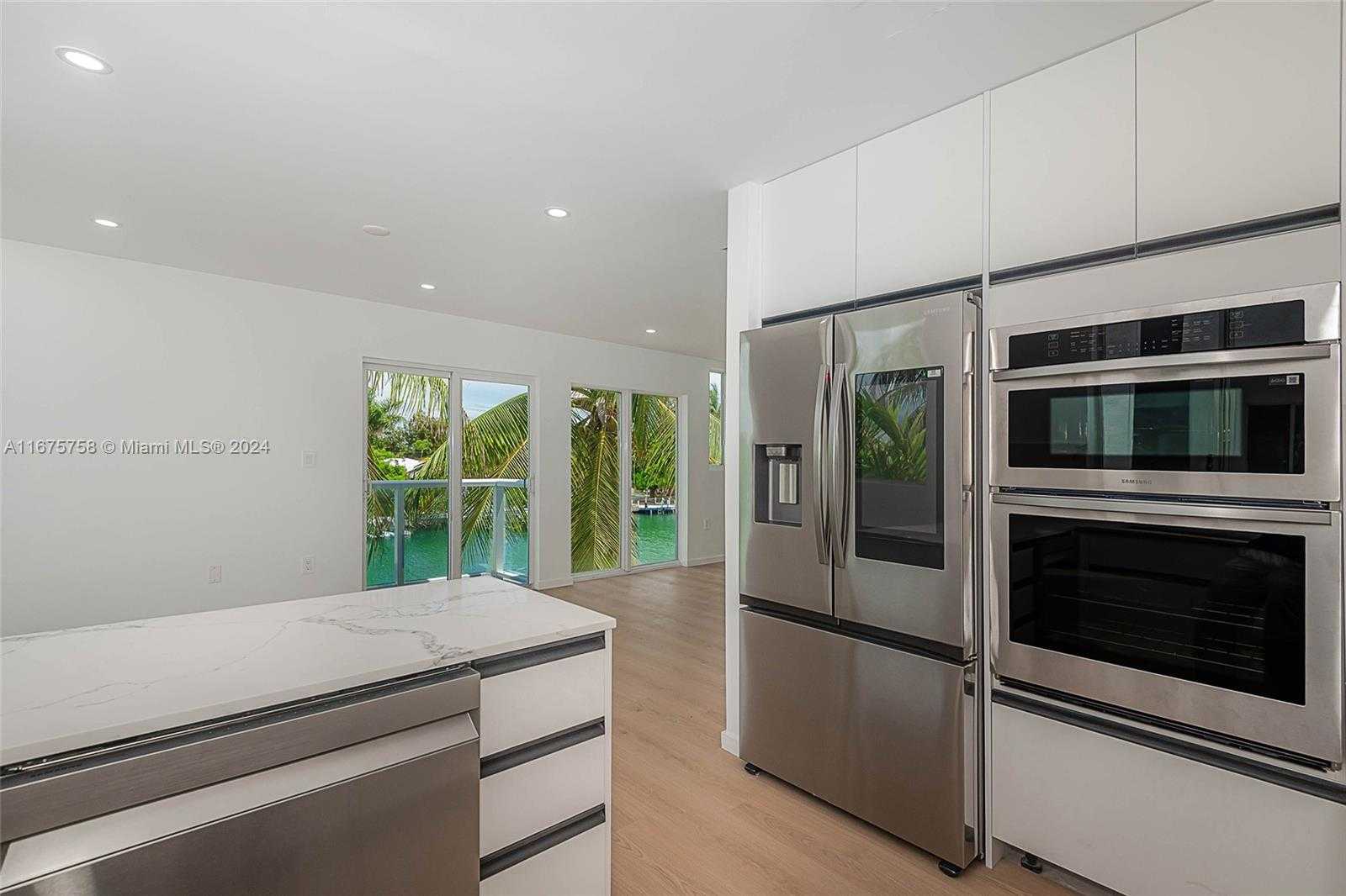 Small Image of 1975 CALAIS DR #10, Miami Beach Number 7
