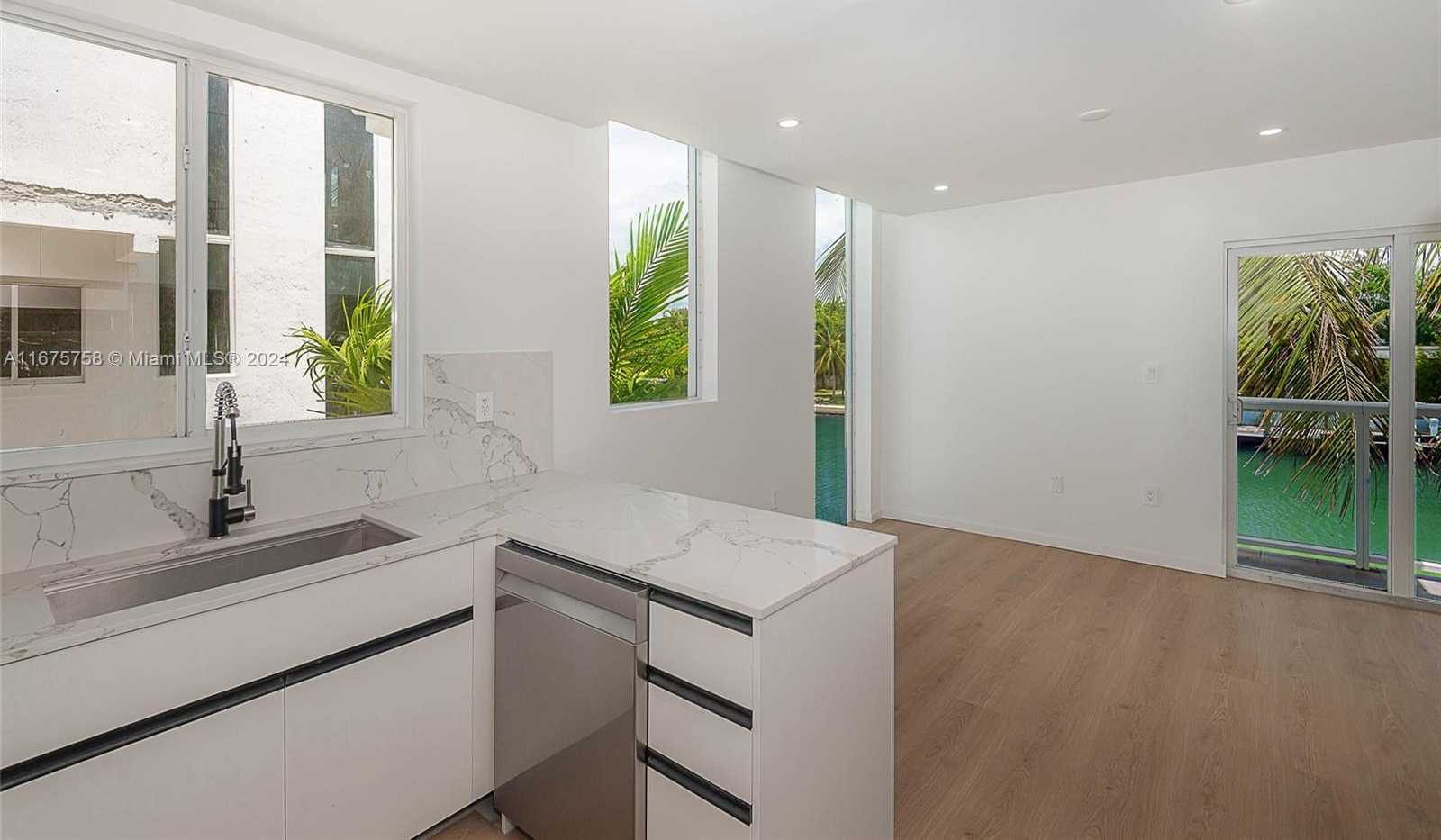 Small Image of 1975 CALAIS DR #10, Miami Beach Number 8