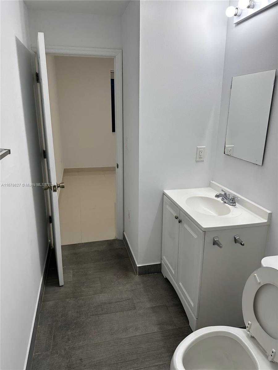 Small Image of 620 WEST 29TH ST, Hialeah Number 21