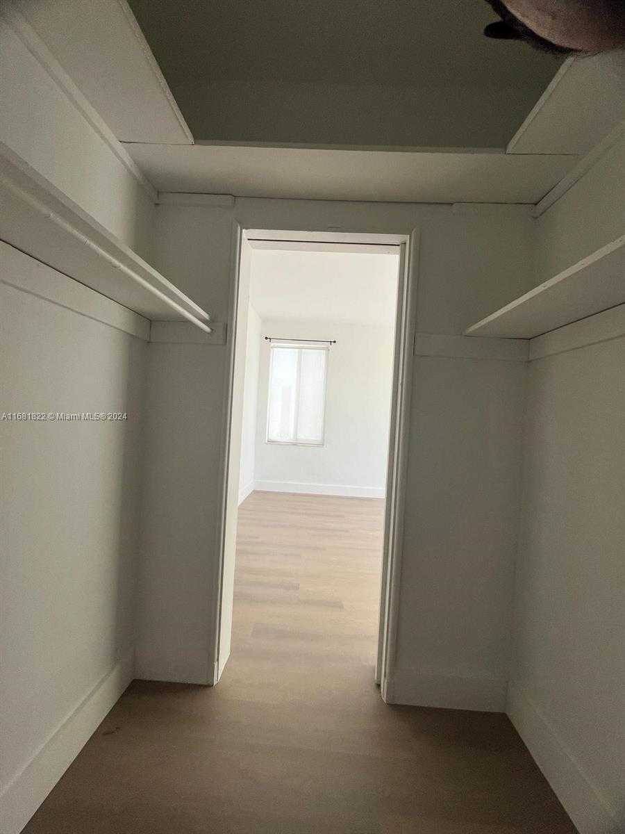 Small Image of 3921 NORTH MERIDIAN AVE #4, Miami Beach Number 39