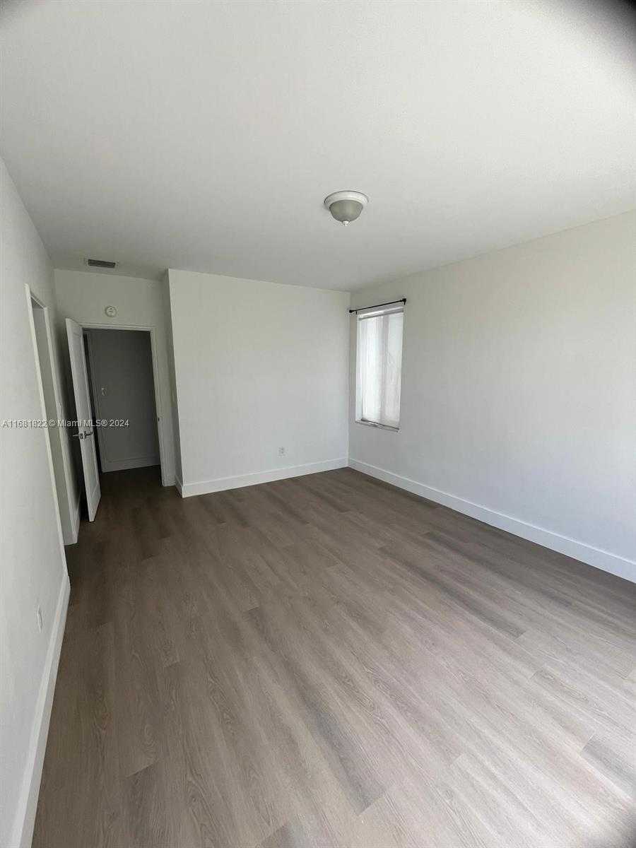Small Image of 3921 NORTH MERIDIAN AVE #4, Miami Beach Number 41