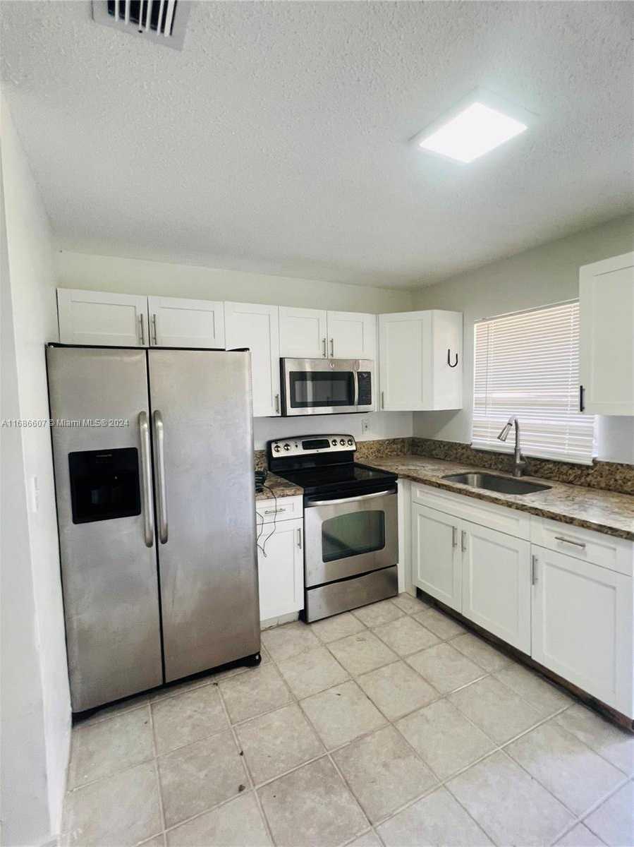 Small Image of 2350 SOUTH WEST 18TH TER, Fort Lauderdale Number 12