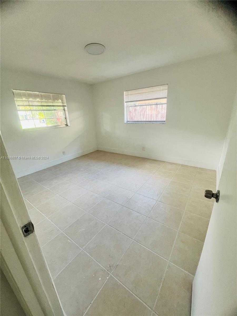 Small Image of 2350 SOUTH WEST 18TH TER, Fort Lauderdale Number 15