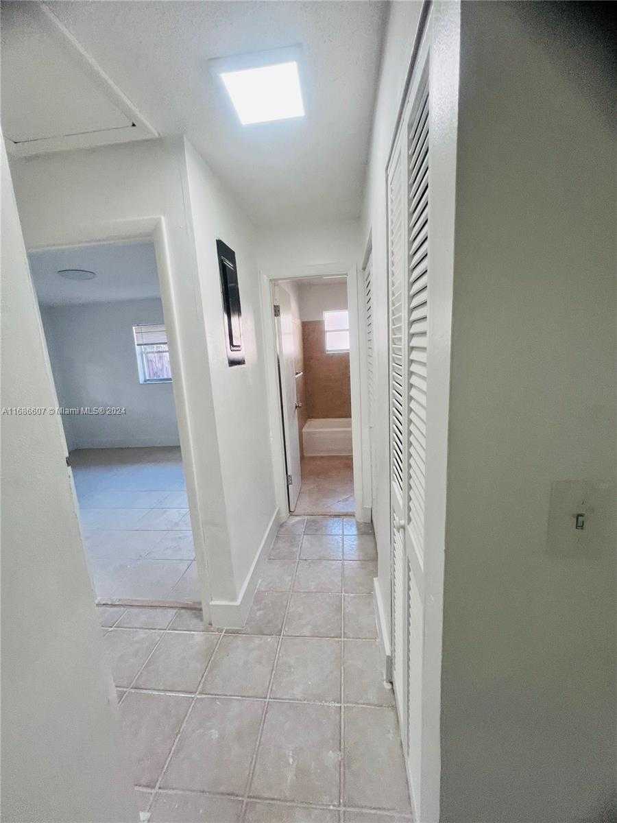 Small Image of 2350 SOUTH WEST 18TH TER, Fort Lauderdale Number 25