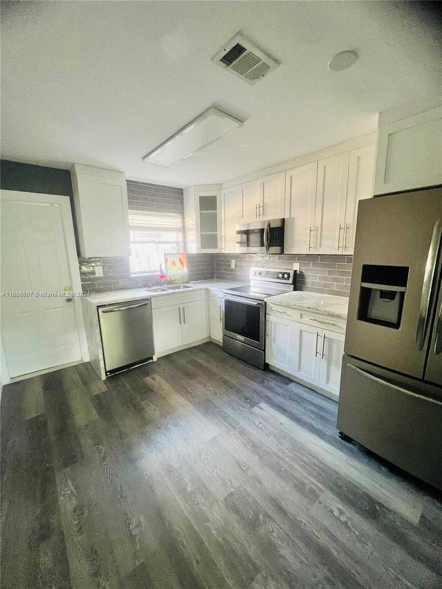 Small Image of 2350 SOUTH WEST 18TH TER, Fort Lauderdale Number 27