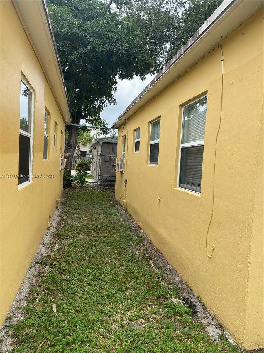 Small Image of 640 NORTH WEST 10TH TER, Fort Lauderdale Number 3