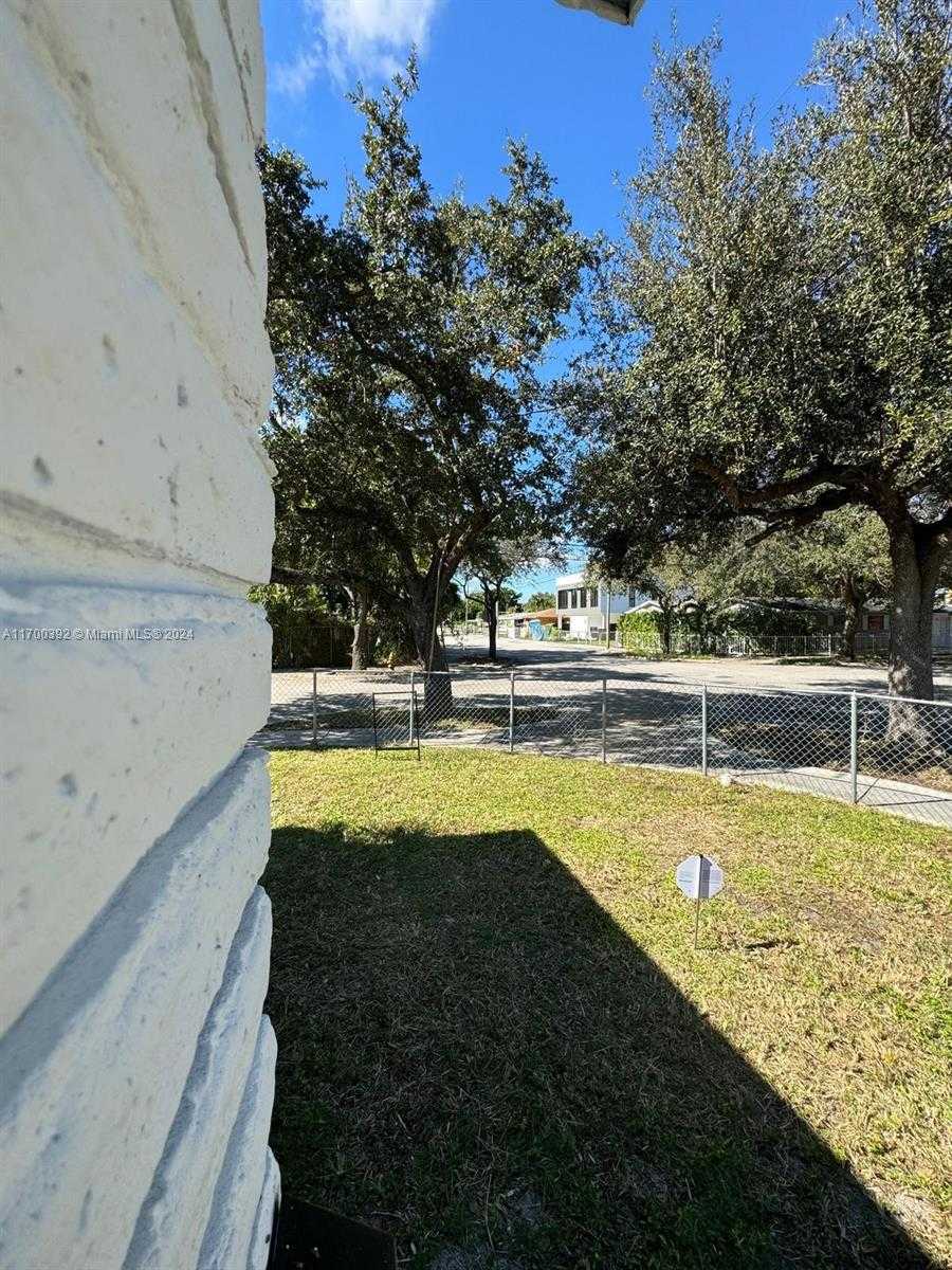 Small Image of 890 NORTH WEST 55TH ST, Miami Number 10