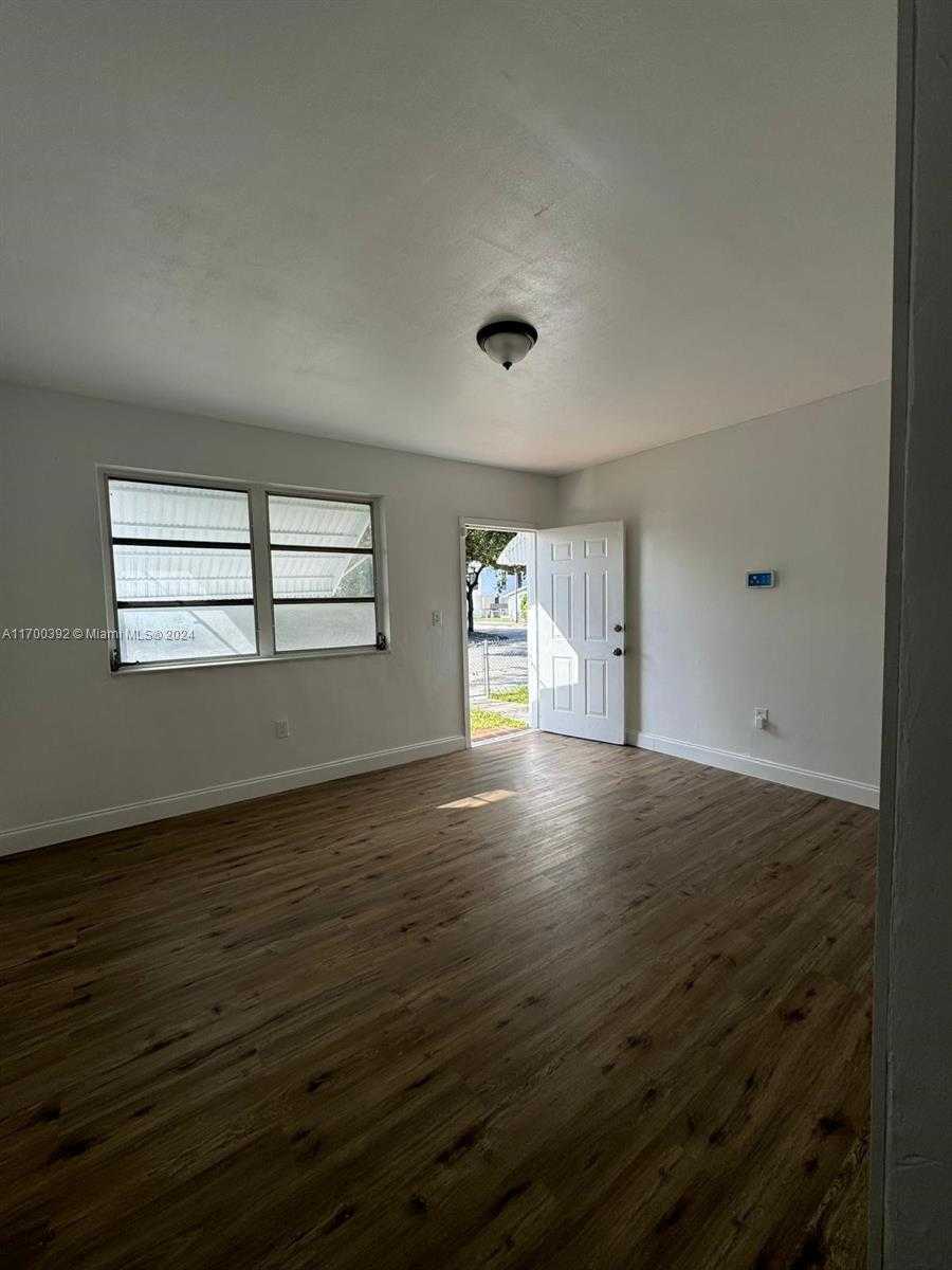 Small Image of 890 NORTH WEST 55TH ST, Miami Number 17