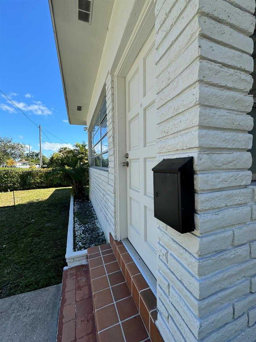 Small Image of 890 NORTH WEST 55TH ST, Miami Number 9