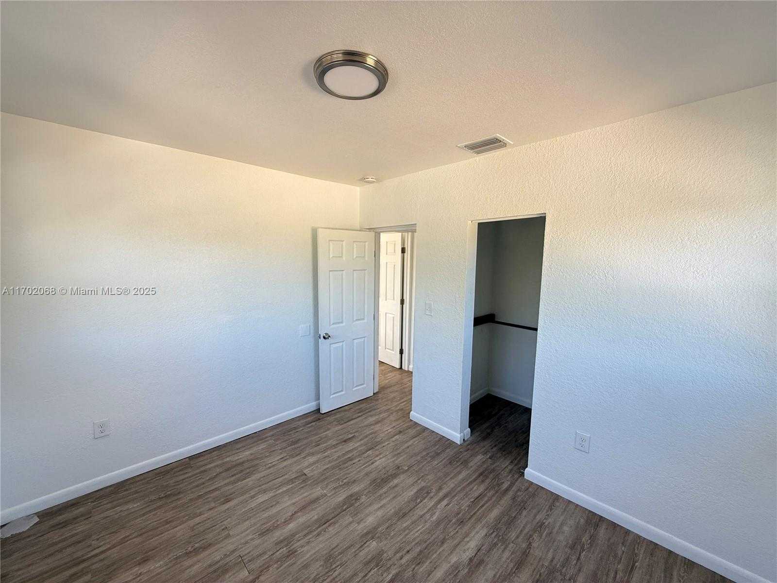Small Image of 236 SOUTH WEST 10 AVENUE, Miami Number 11