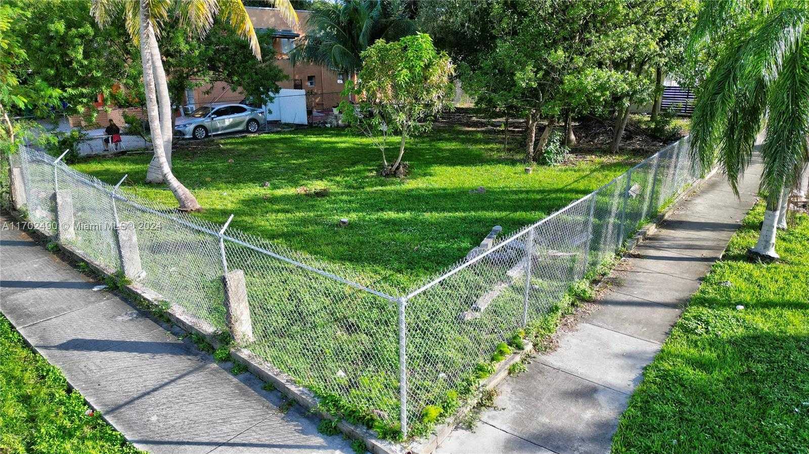 Small Image of 280 NORTH WEST 33RD ST #4, Miami Number 14