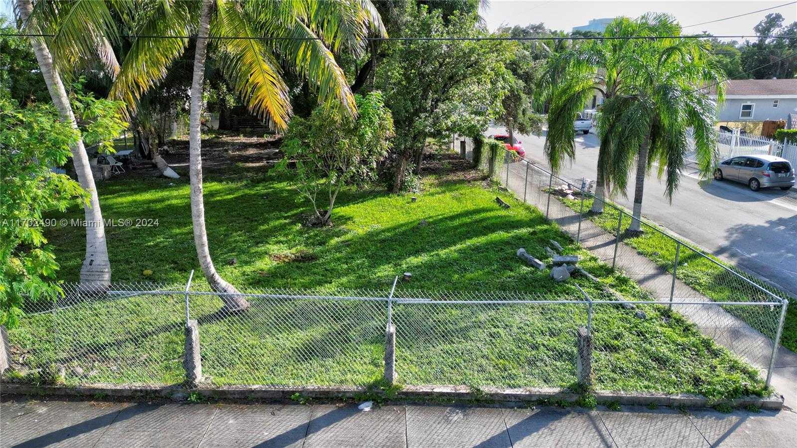 Small Image of 280 NORTH WEST 33RD ST #4, Miami Number 16