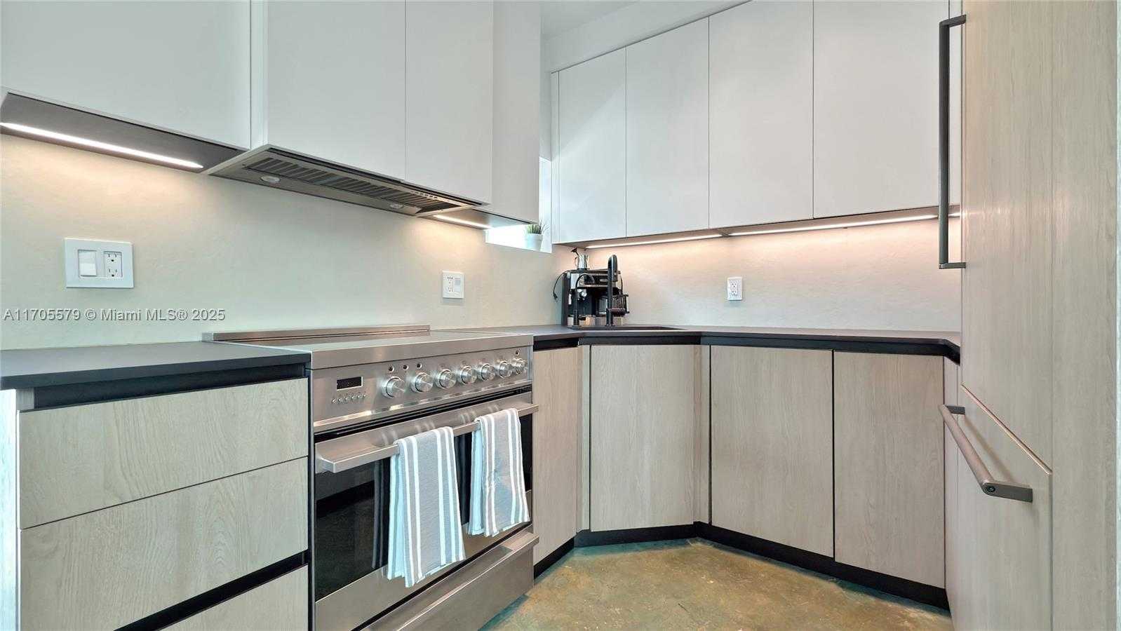 Small Image of 734 MICHIGAN AVE #2, Miami Beach Number 13