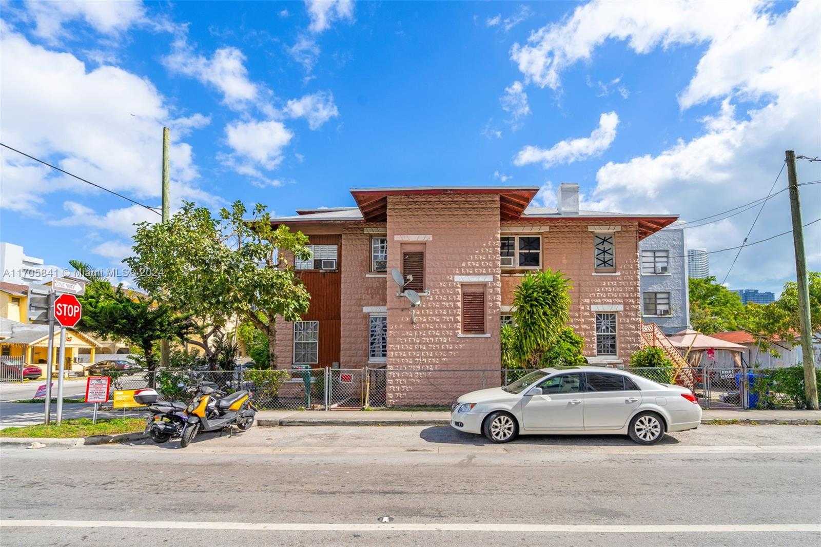 Small Image of 676 SOUTH WEST 1ST ST, Miami Number 13