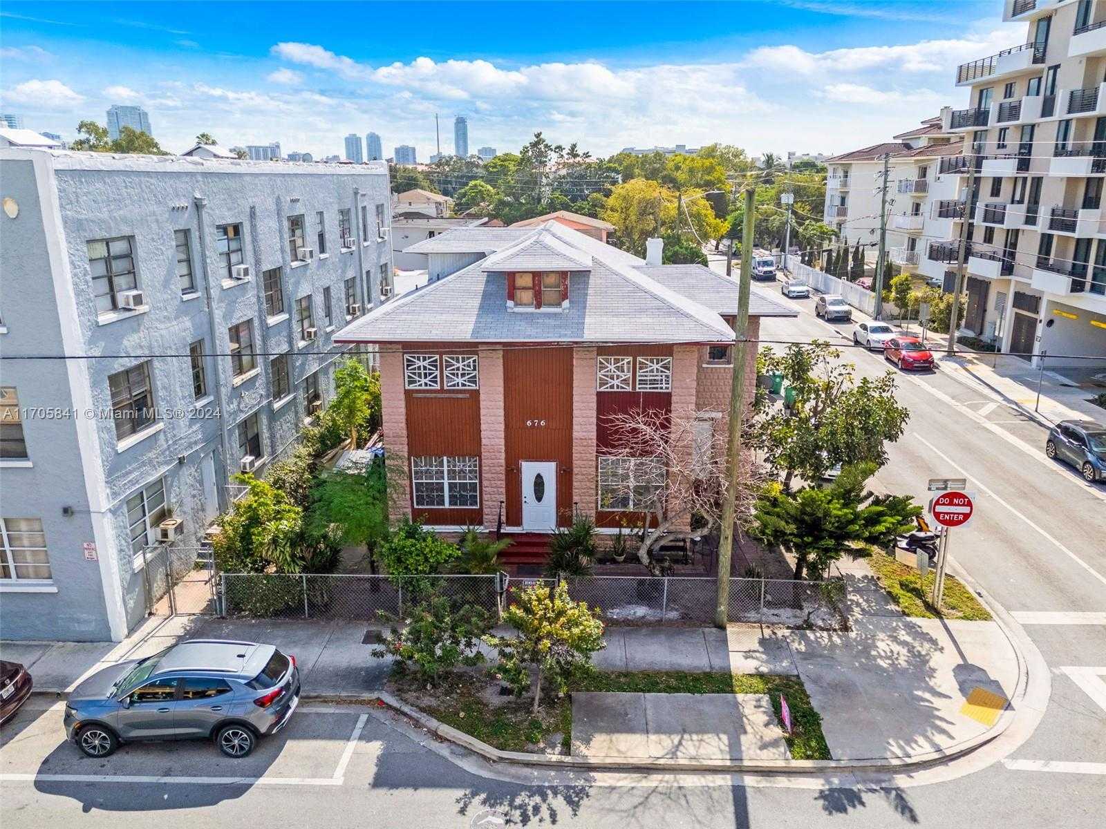 Small Image of 676 SOUTH WEST 1ST ST, Miami Number 8