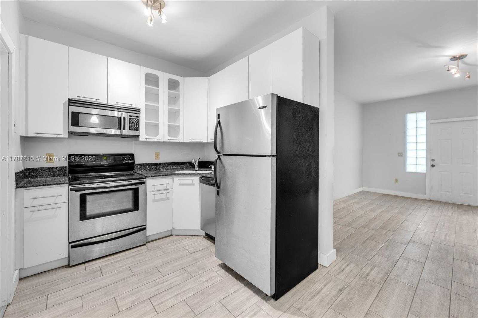 Small Image of 1622 BAY RD #4, Miami Beach Number 10