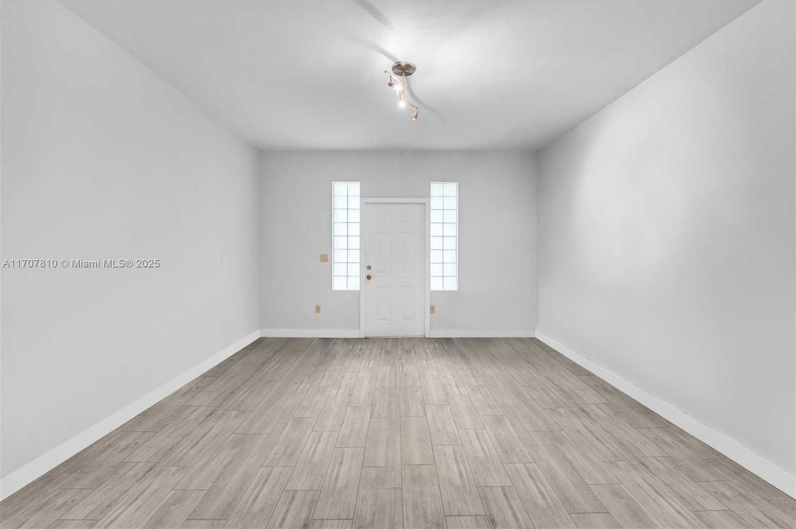 Small Image of 1622 BAY RD #4, Miami Beach Number 12