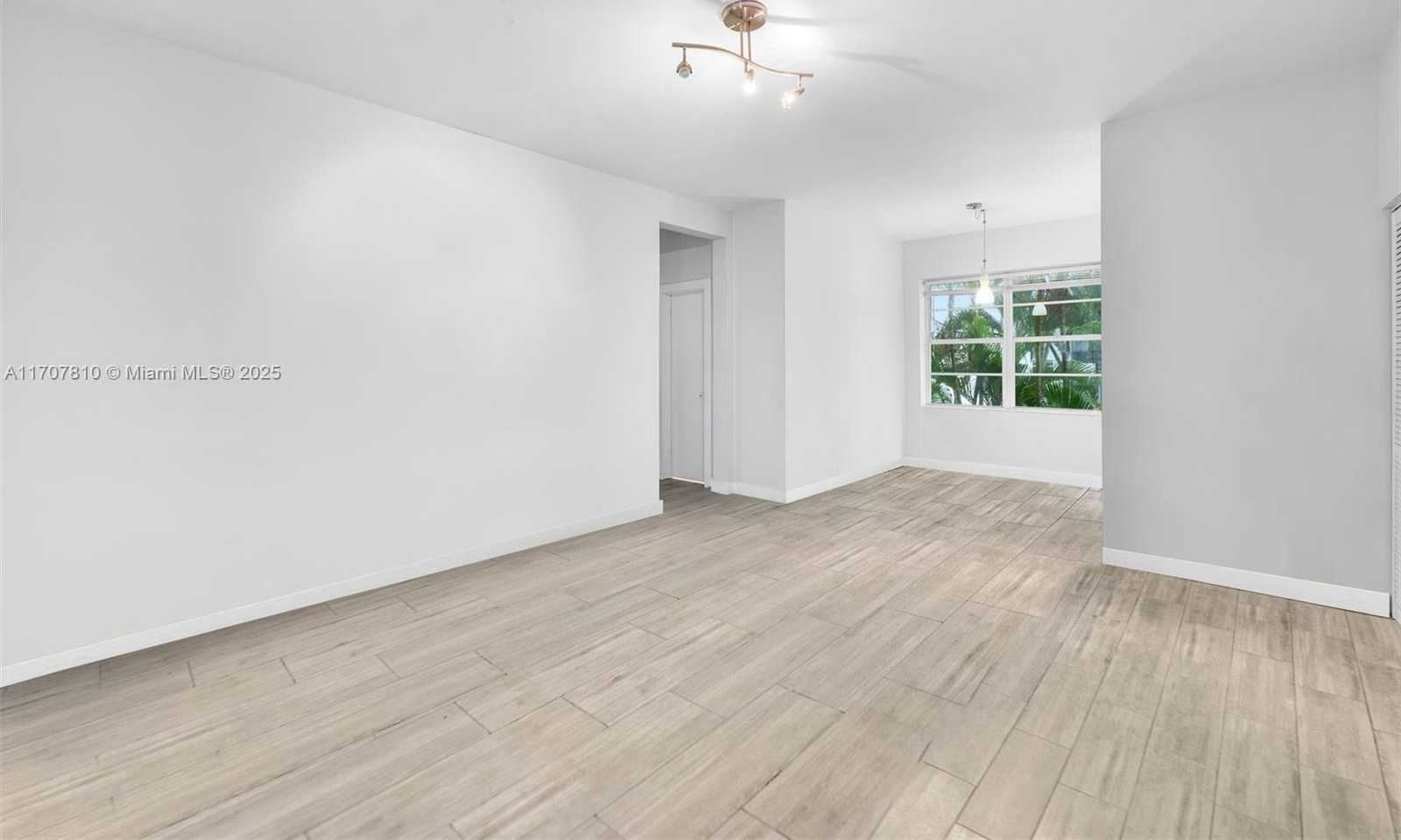 Small Image of 1622 BAY RD #4, Miami Beach Number 6