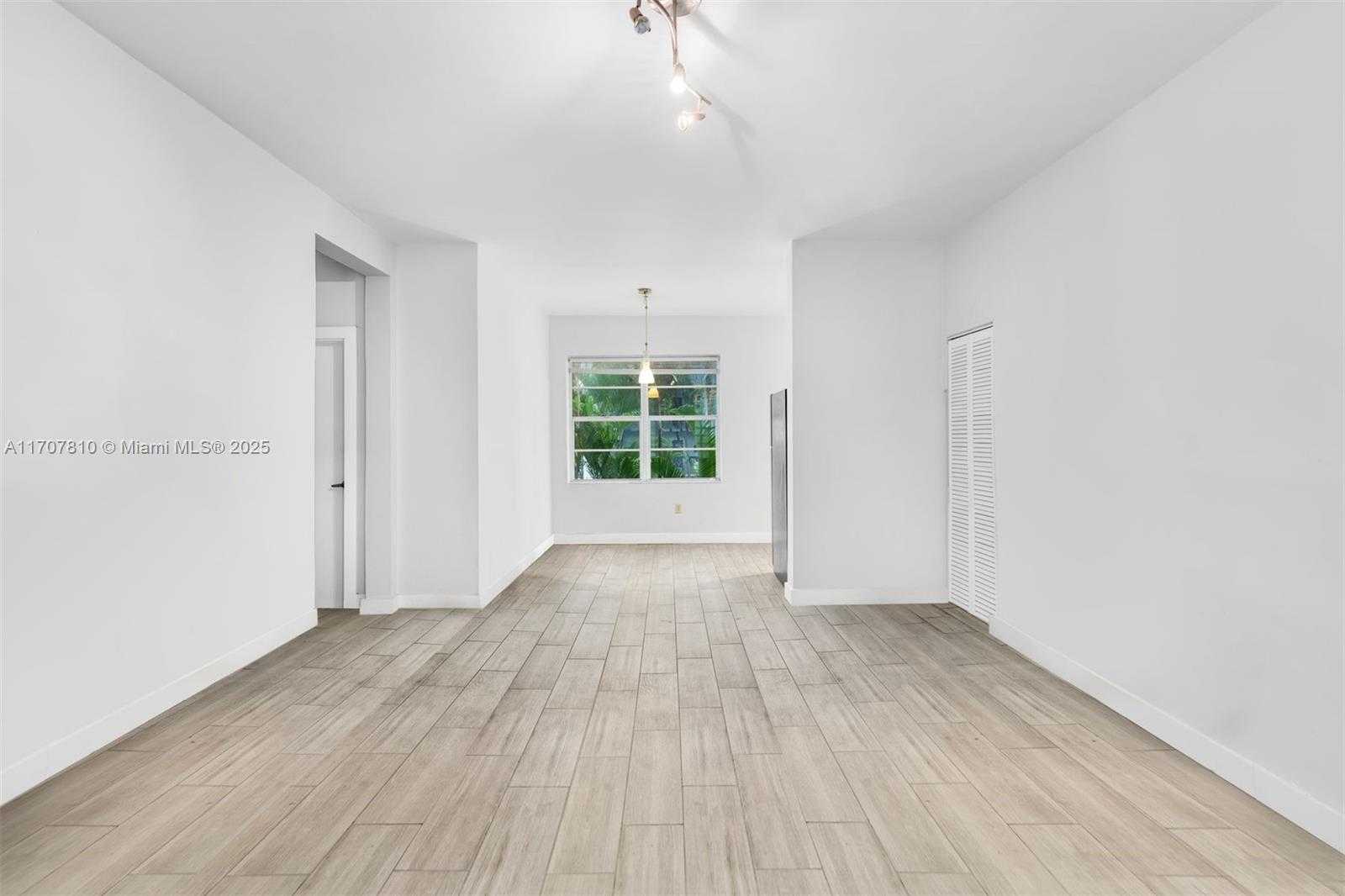 Small Image of 1622 BAY RD #4, Miami Beach Number 7