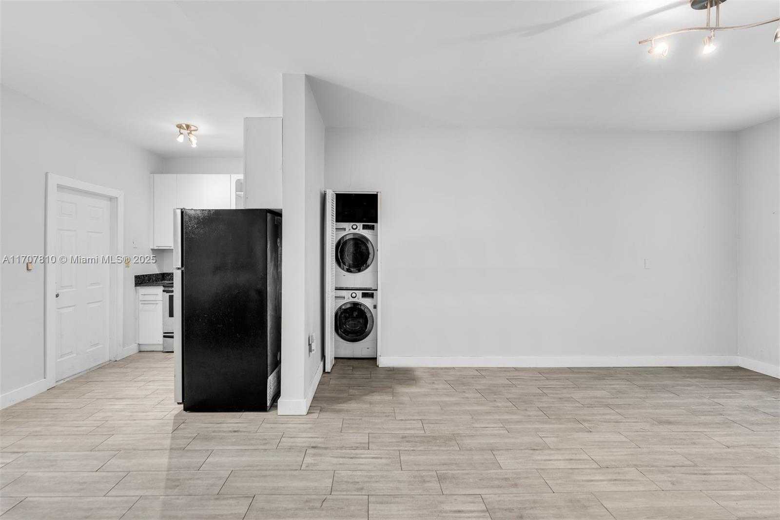 Small Image of 1622 BAY RD #4, Miami Beach Number 9