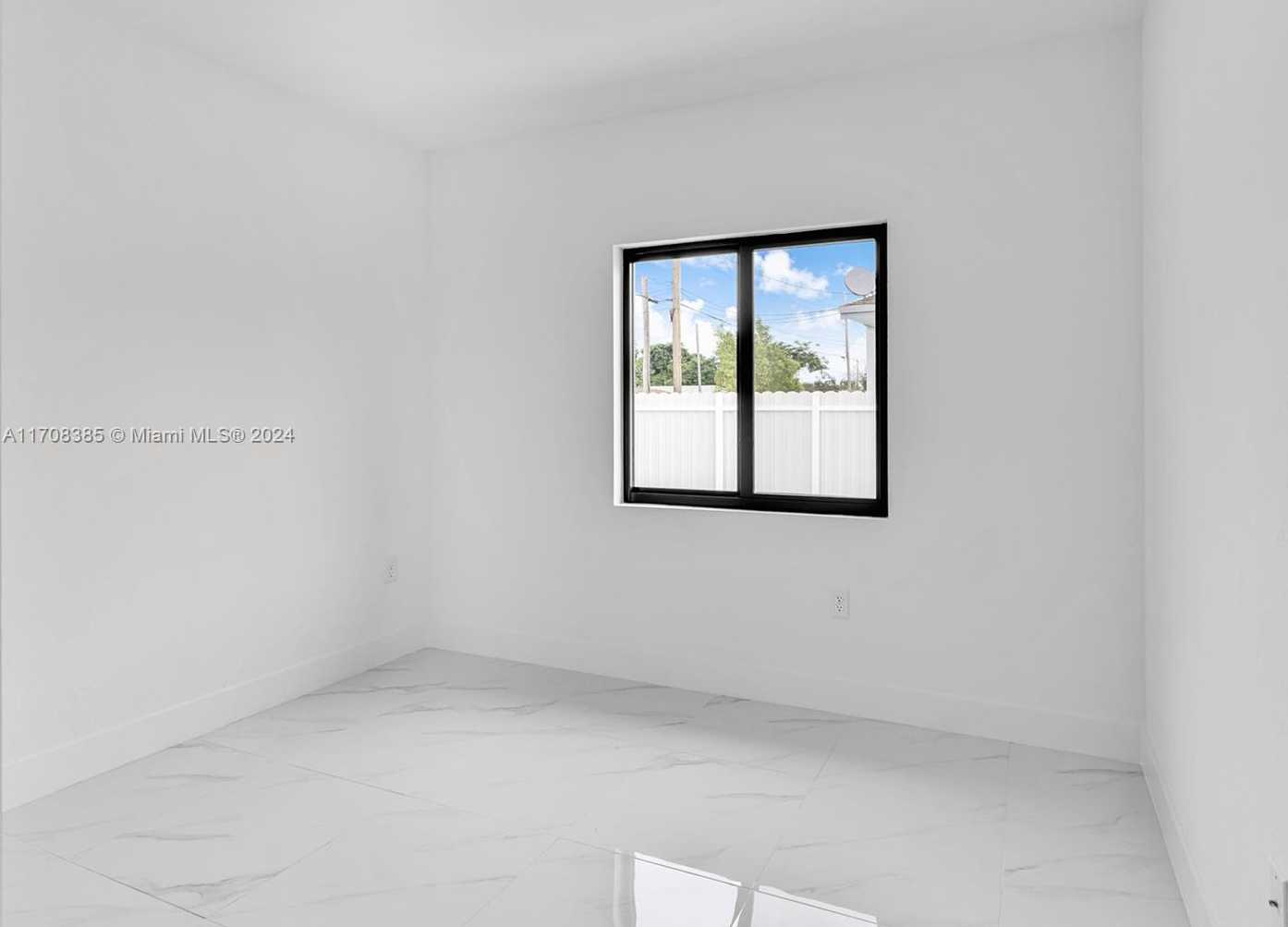 Small Image of 11970 SOUTH WEST 213 ST, Miami Number 12