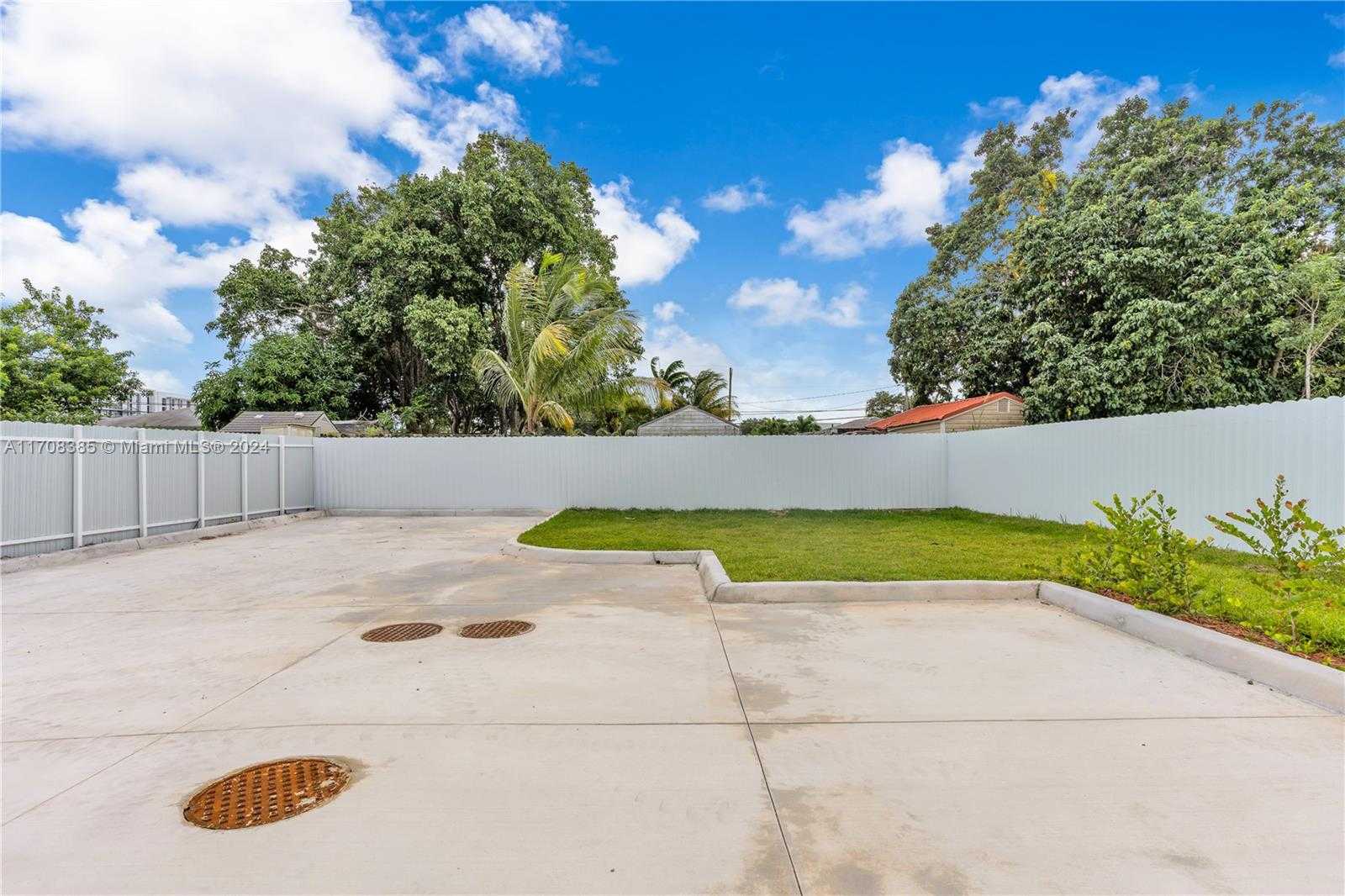 Small Image of 11970 SOUTH WEST 213 ST, Miami Number 25
