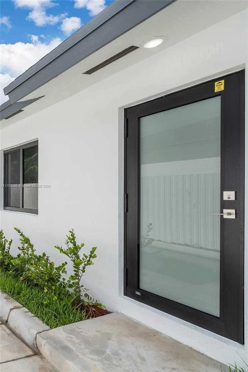 Small Image of 11970 SOUTH WEST 213 ST, Miami Number 26