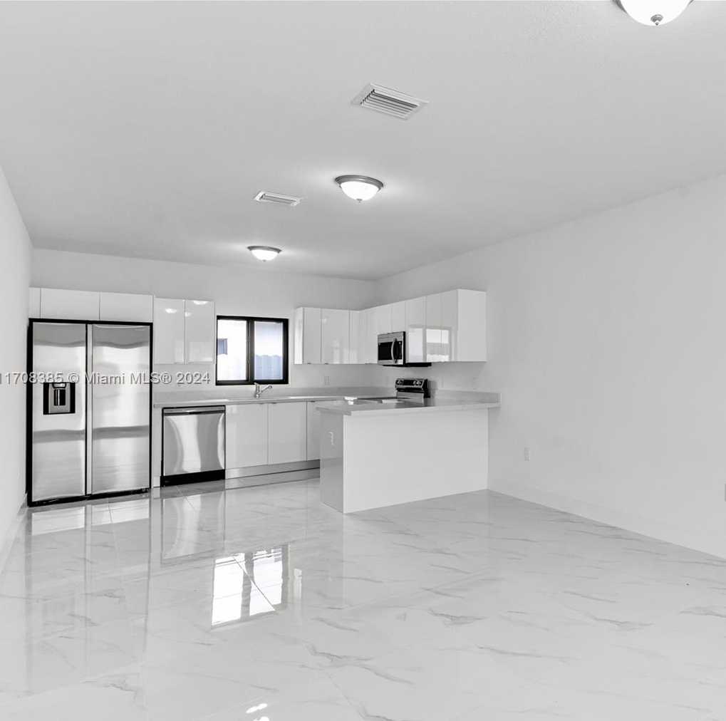 Small Image of 11970 SOUTH WEST 213 ST, Miami Number 27