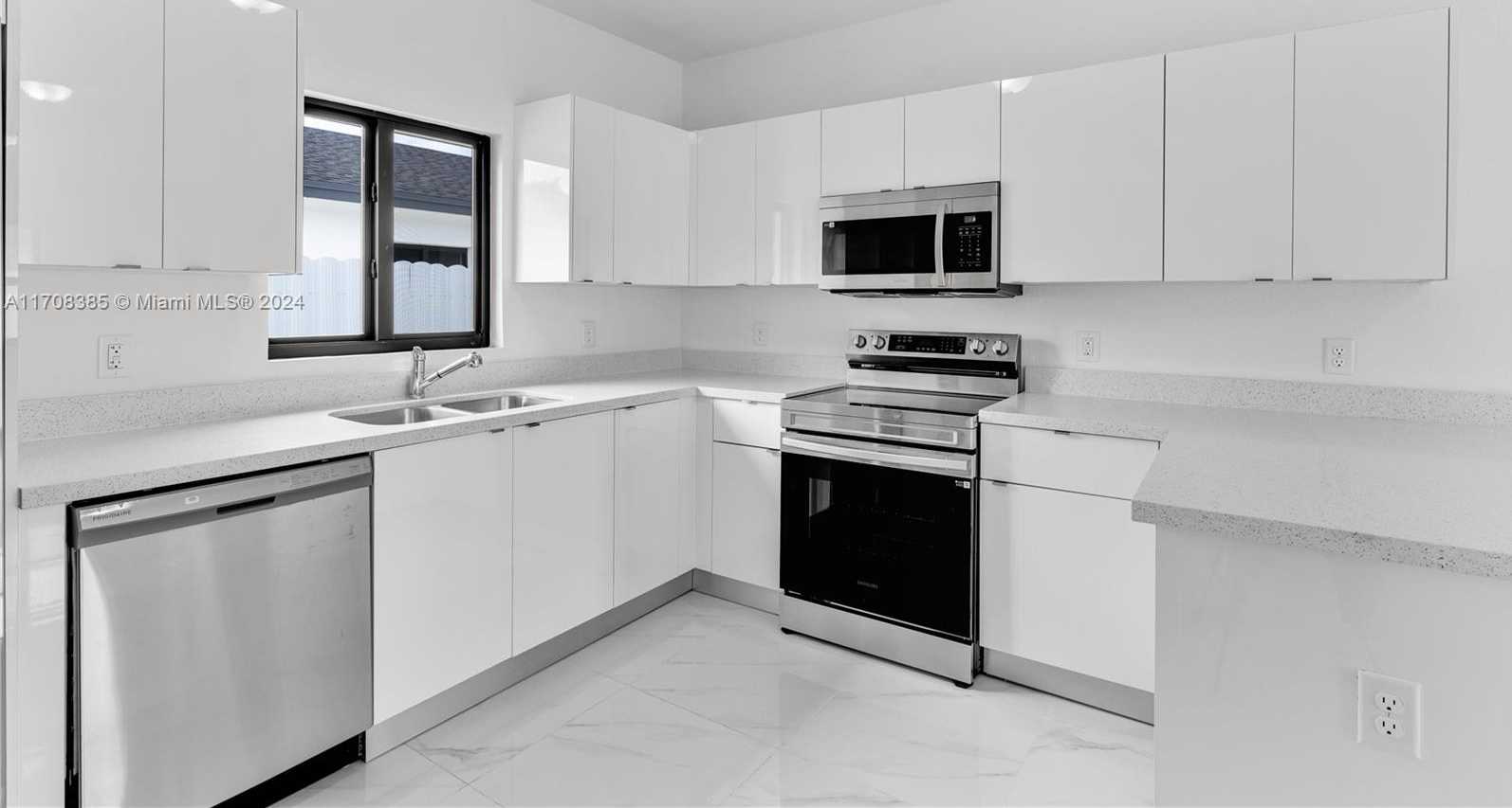 Small Image of 11970 SOUTH WEST 213 ST, Miami Number 29