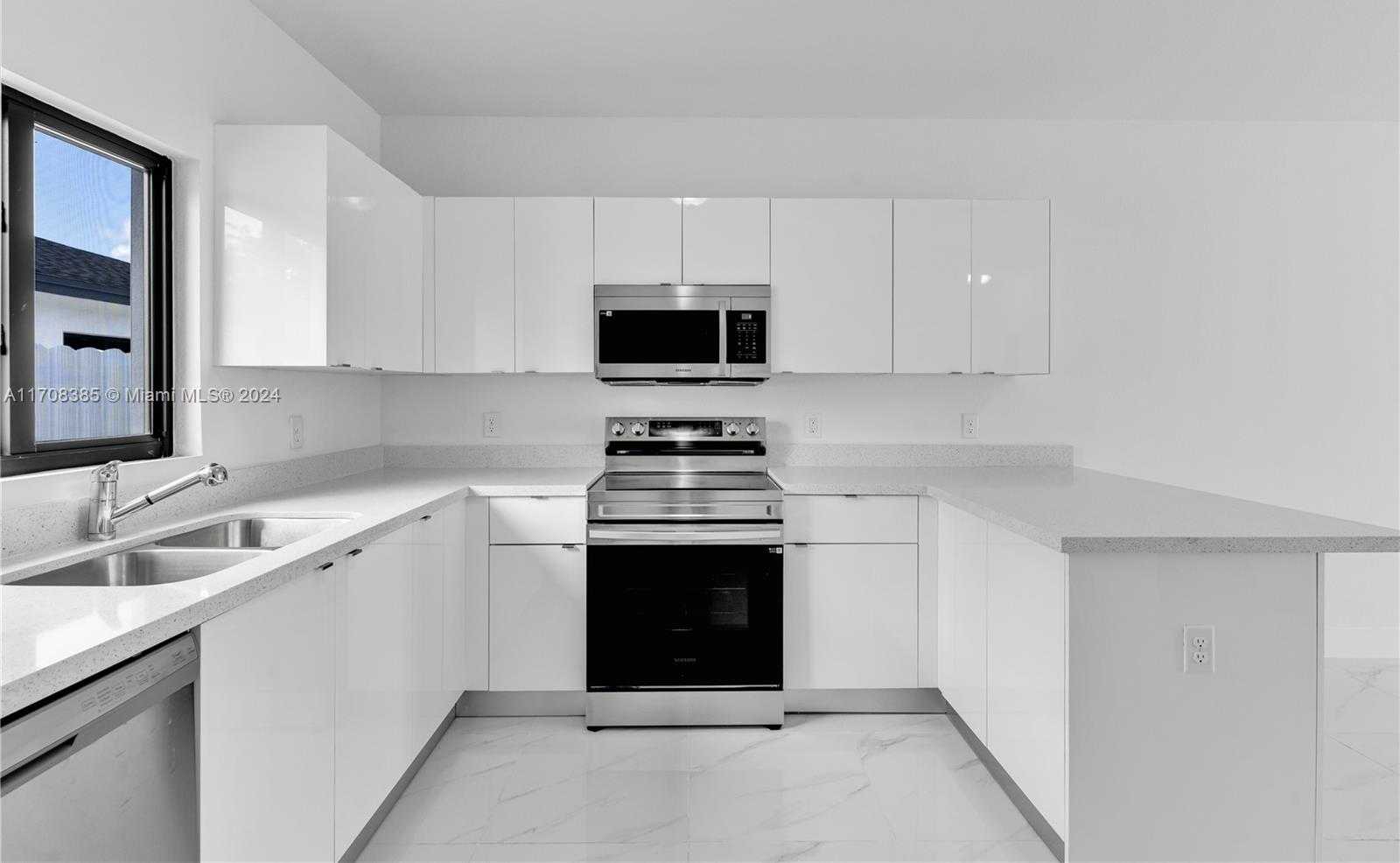 Small Image of 11970 SOUTH WEST 213 ST, Miami Number 30