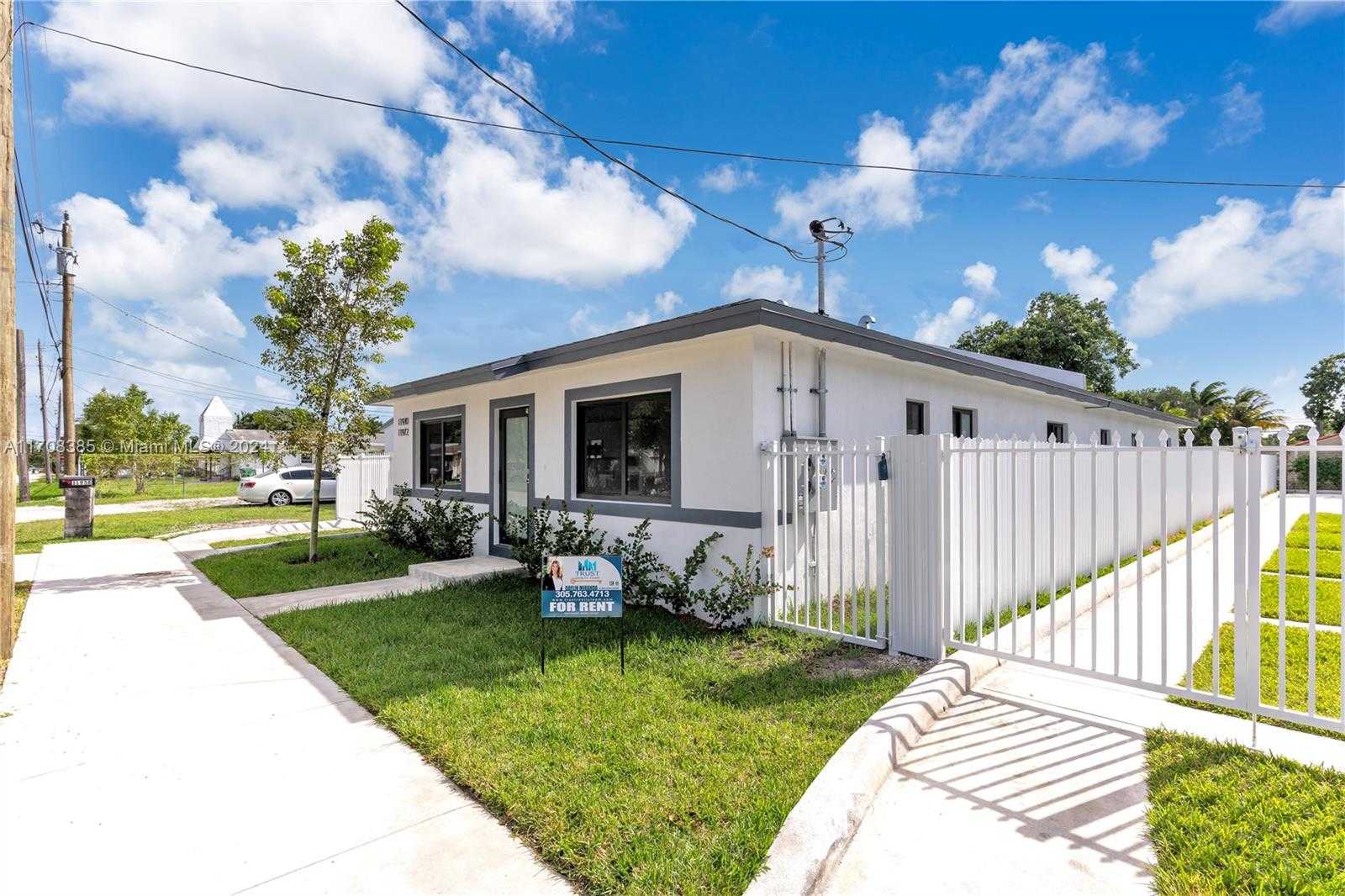 Small Image of 11970 SOUTH WEST 213 ST, Miami Number 32