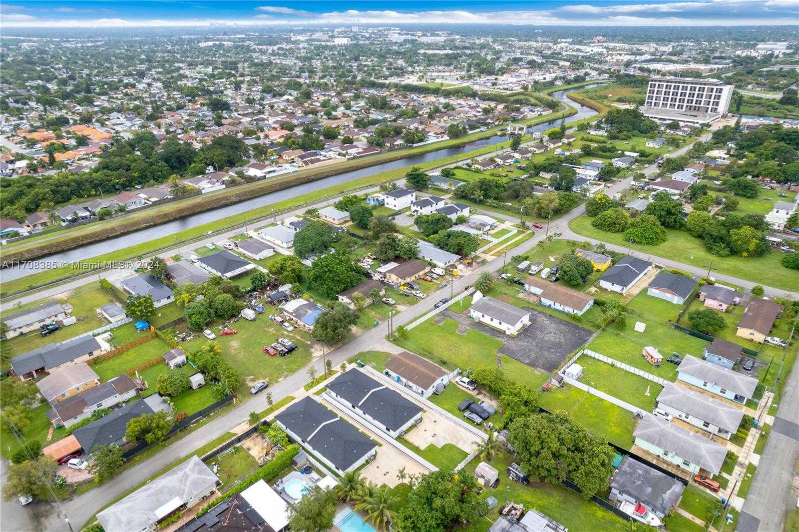 Small Image of 11970 SOUTH WEST 213 ST, Miami Number 36