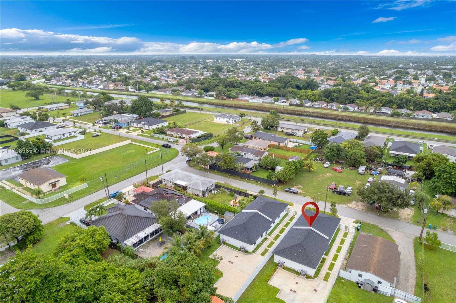 Small Image of 11970 SOUTH WEST 213 ST, Miami Number 37
