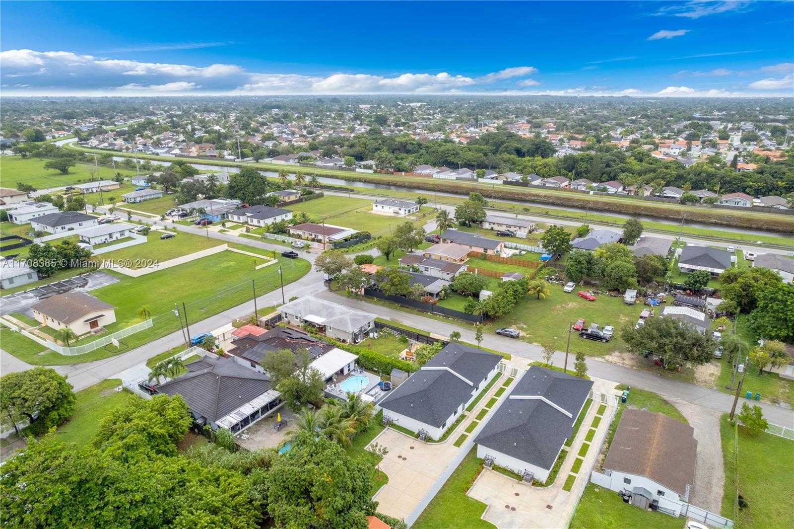 Small Image of 11970 SOUTH WEST 213 ST, Miami Number 38