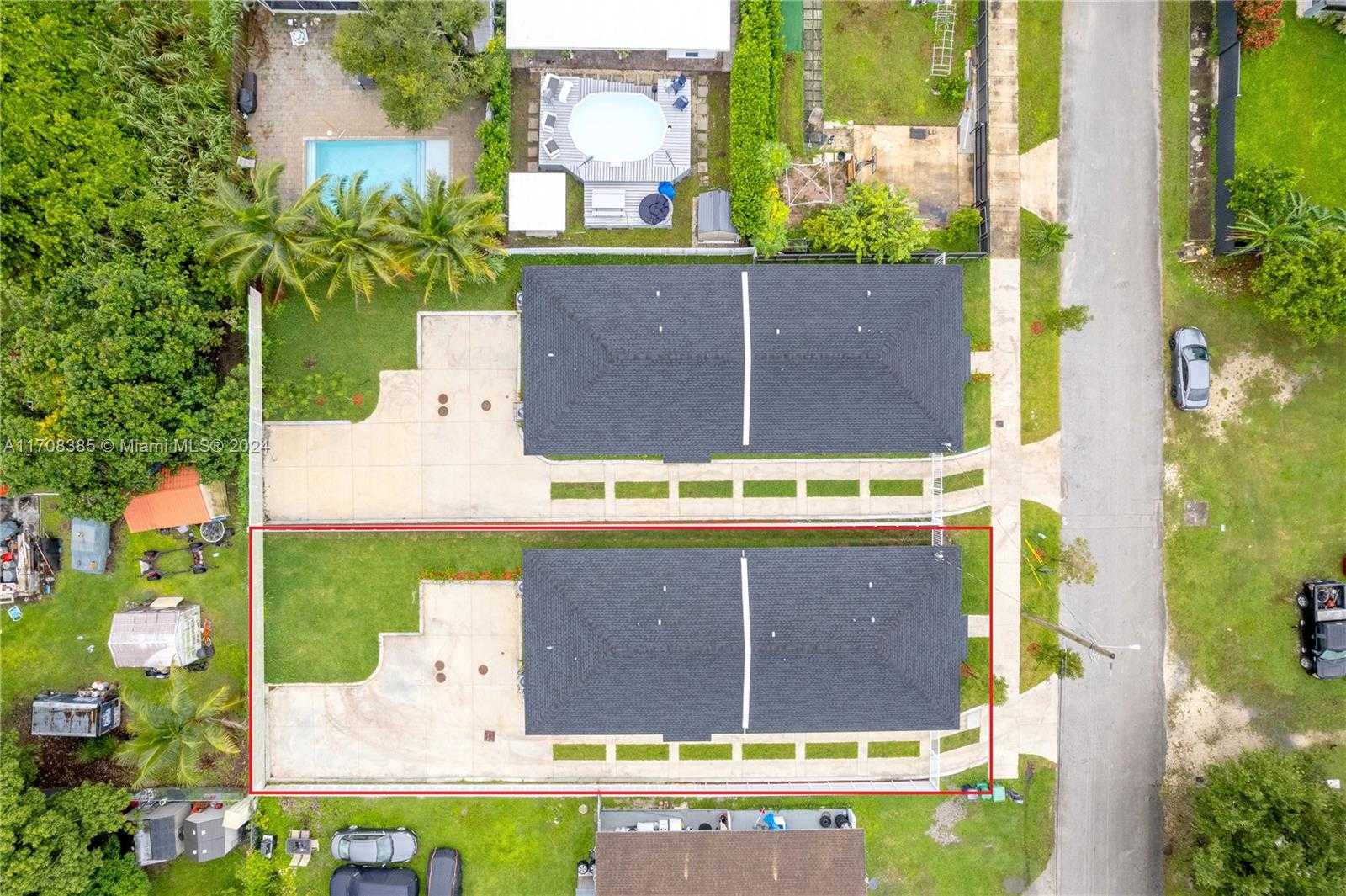 Small Image of 11970 SOUTH WEST 213 ST, Miami Number 39