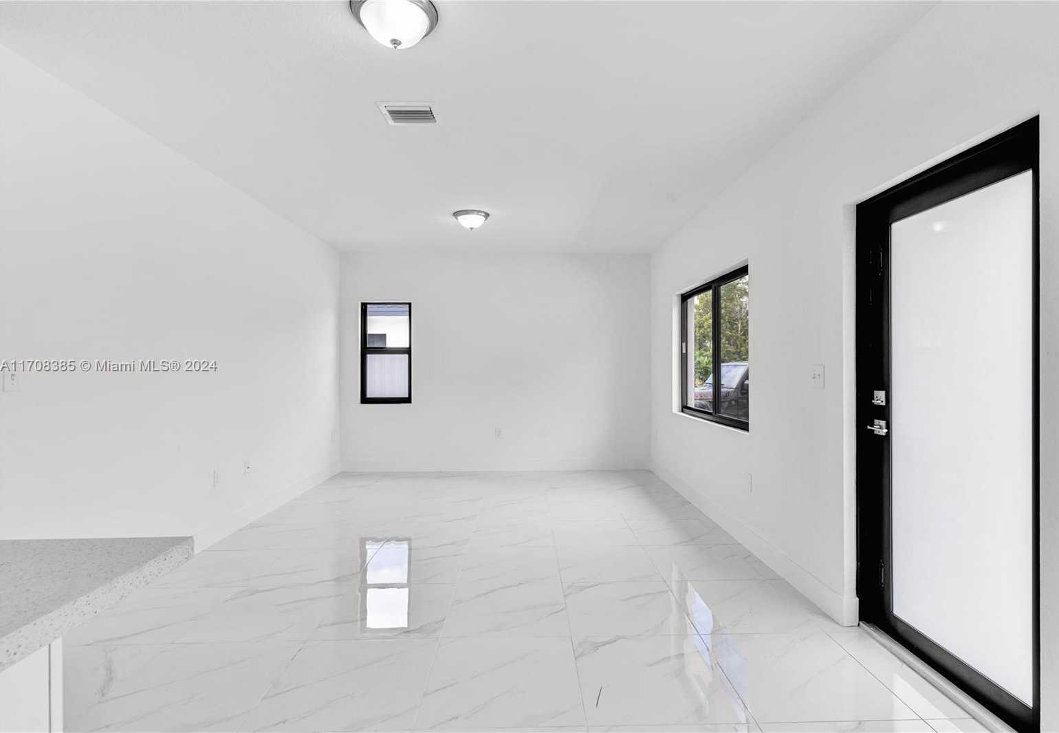Small Image of 11970 SOUTH WEST 213 ST, Miami Number 4