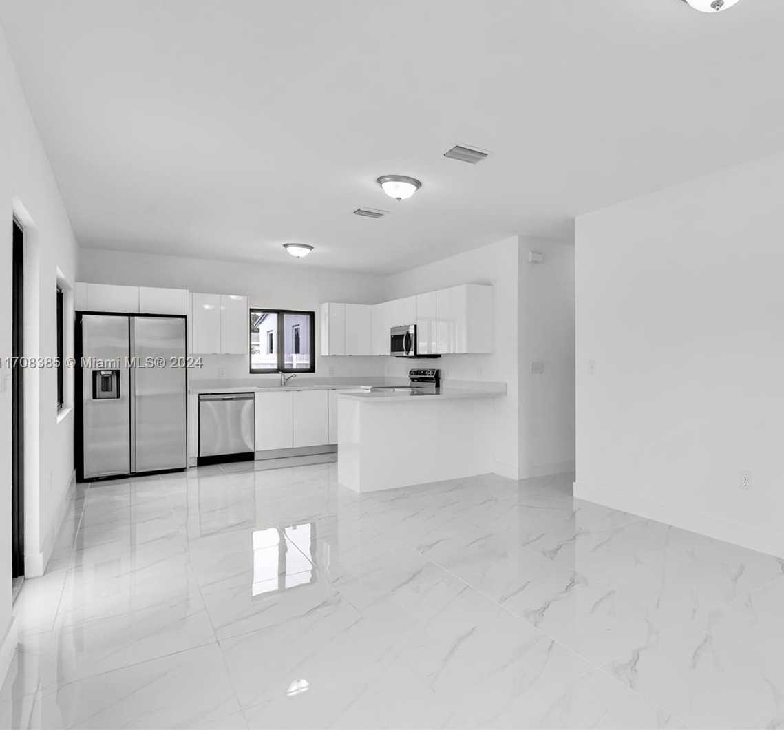 Small Image of 11970 SOUTH WEST 213 ST, Miami Number 6
