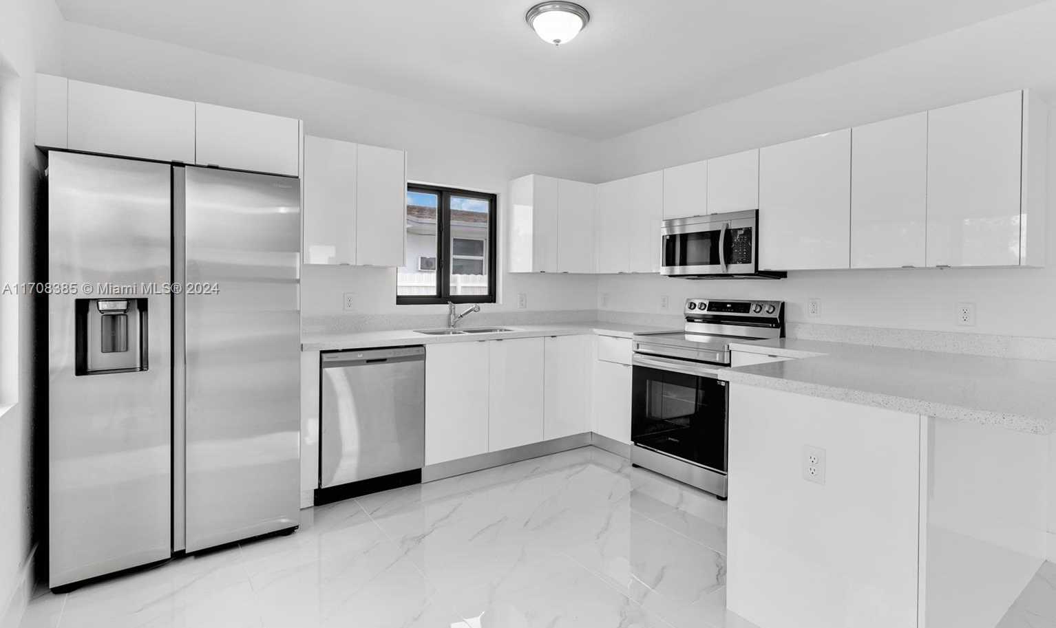 Small Image of 11970 SOUTH WEST 213 ST, Miami Number 9