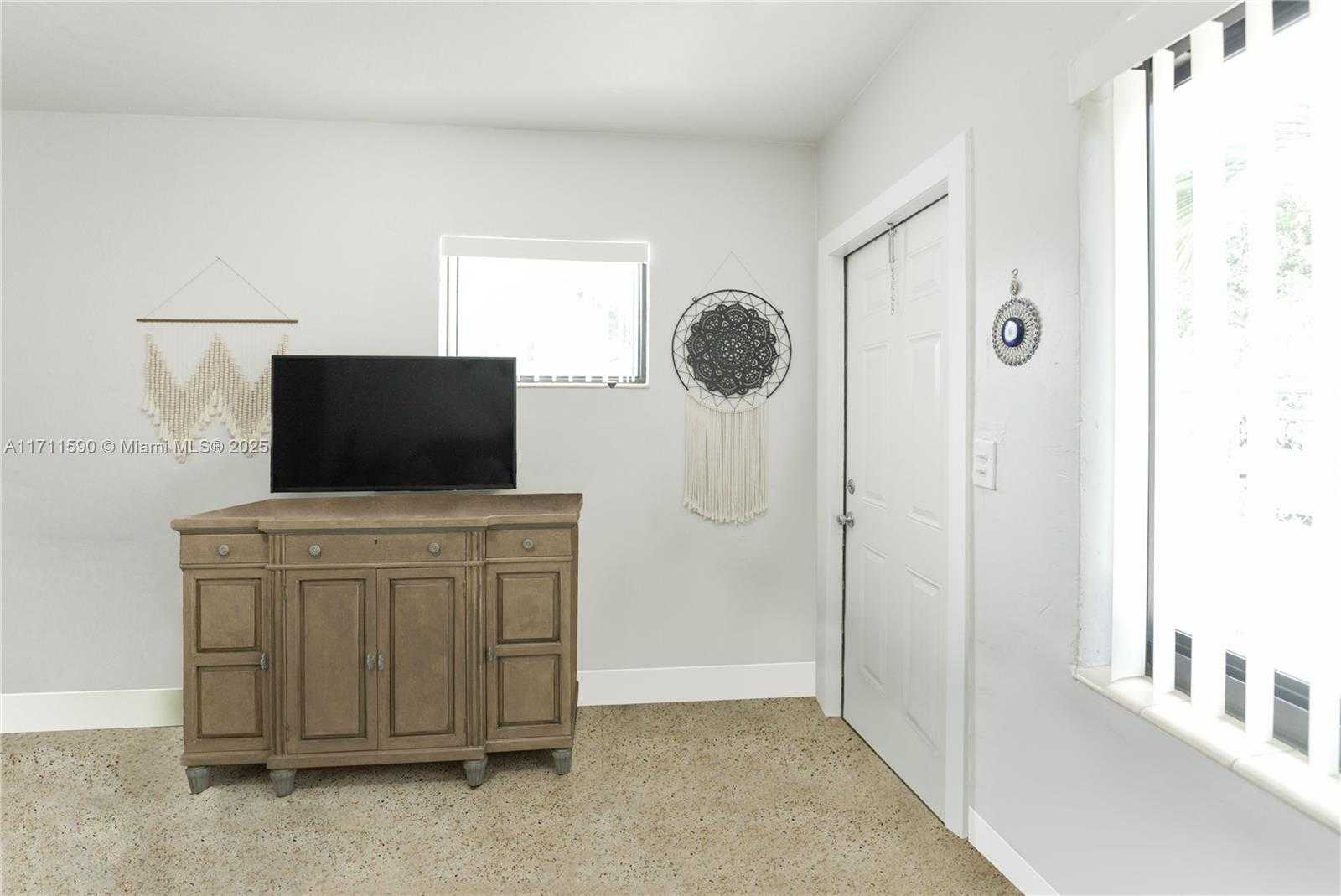 Small Image of 5520 NORTH EAST 1ST CT, Miami Number 34