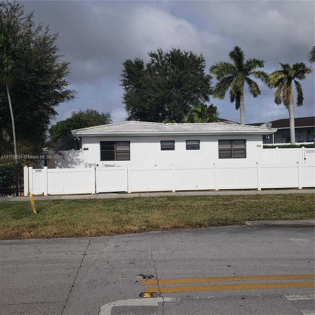 Small Image of 715 NORTH EAST 92ND ST #4, Miami Shores Number 2