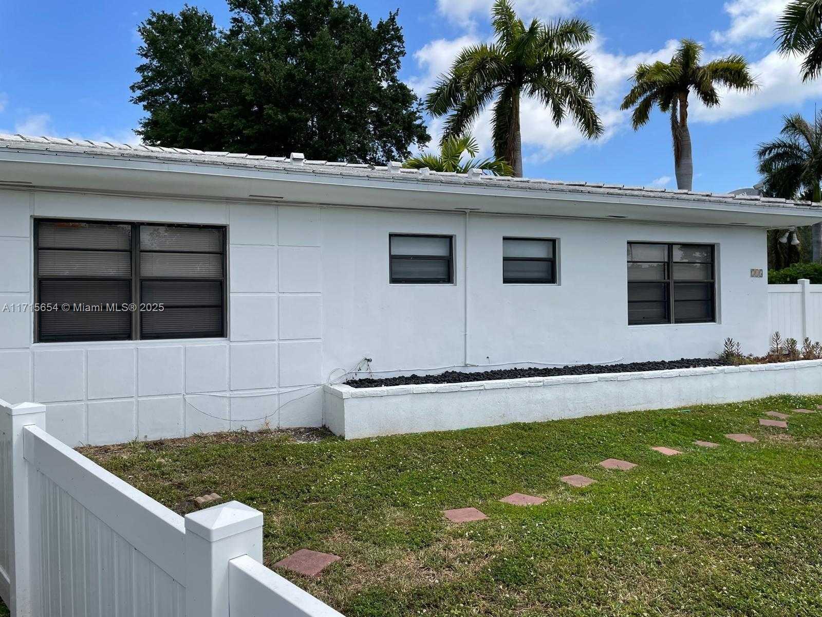 Small Image of 715 NORTH EAST 92ND ST #4, Miami Shores Number 27