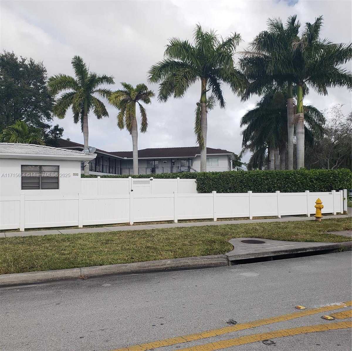Small Image of 715 NORTH EAST 92ND ST #4, Miami Shores Number 3