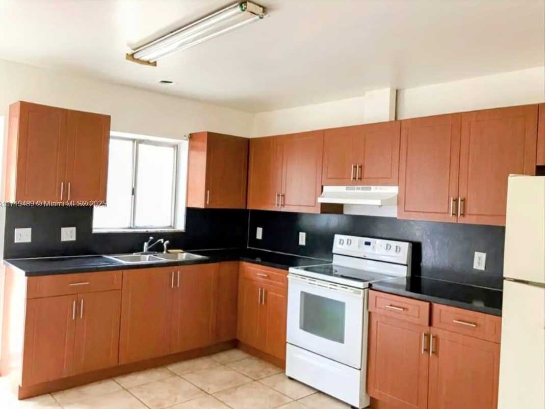 Small Image of 7801 NORTH WEST 6TH AVE, Miami Number 2