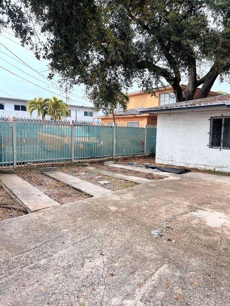 Small Image of 7801 NORTH WEST 6TH AVE, Miami Number 3