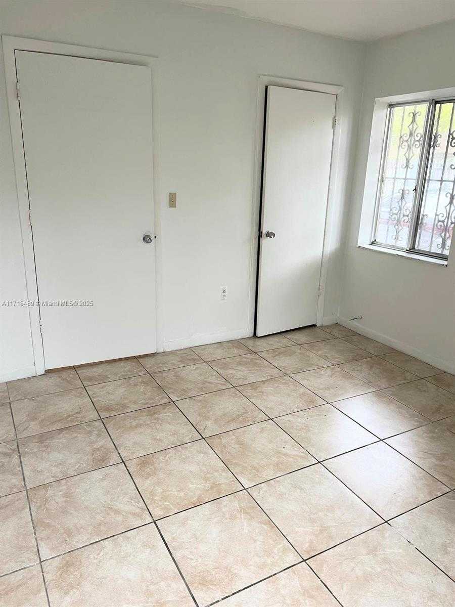 Small Image of 7801 NORTH WEST 6TH AVE, Miami Number 5