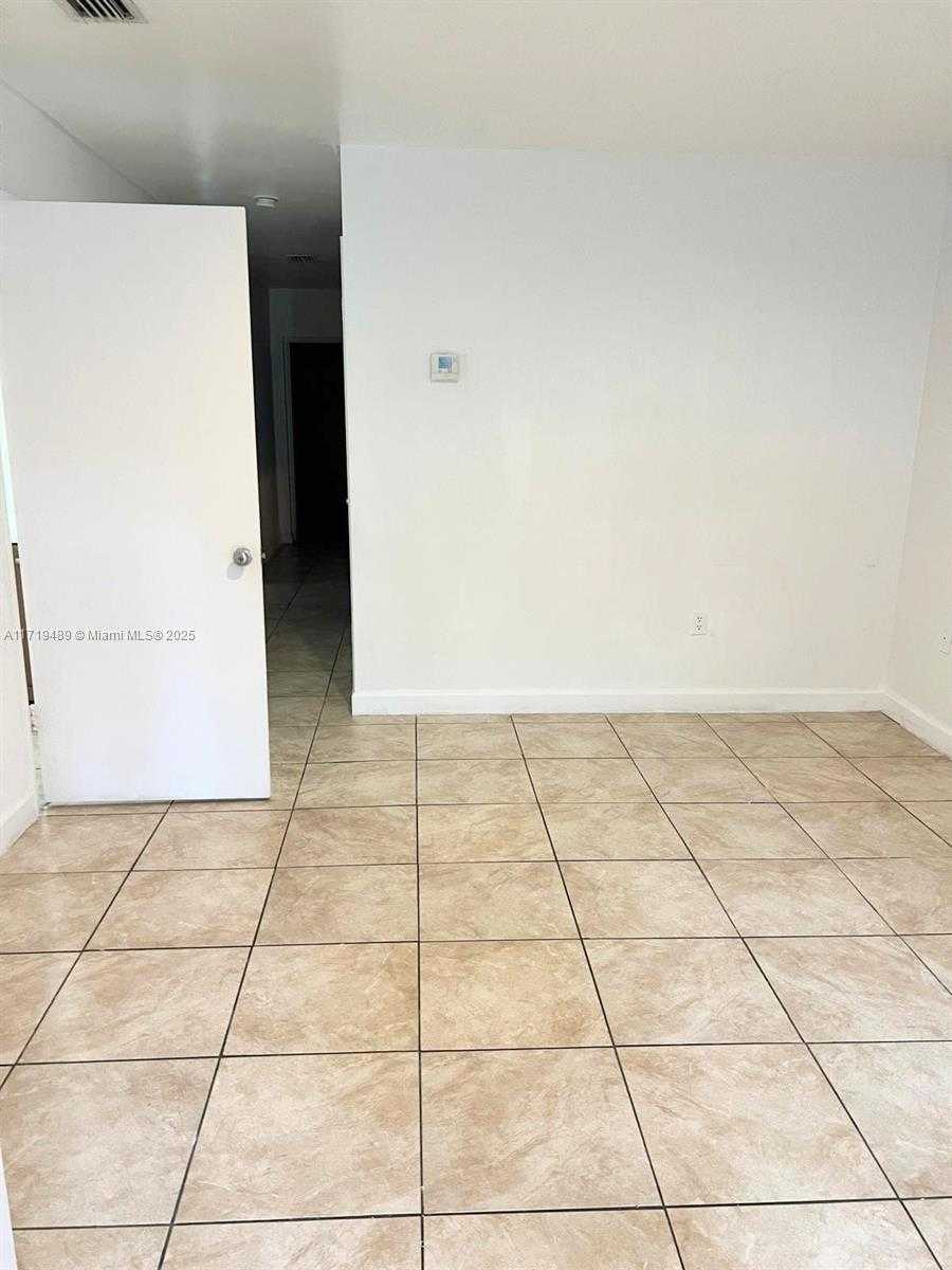 Small Image of 7801 NORTH WEST 6TH AVE, Miami Number 6