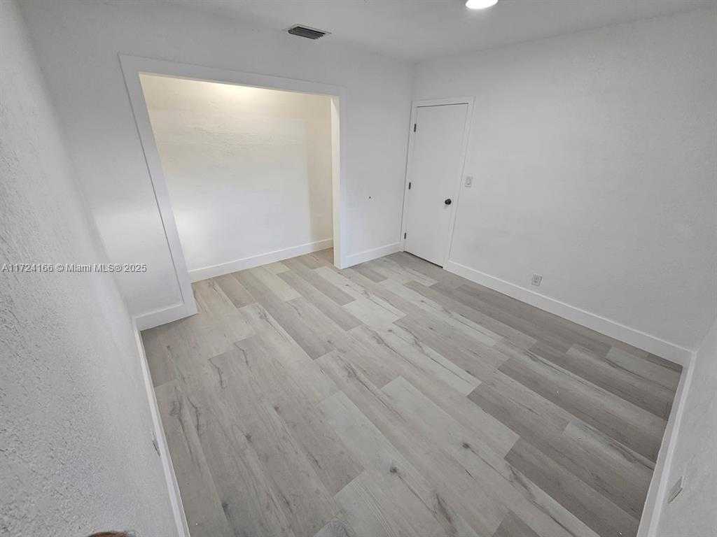 Small Image of 215 SOUTH WEST 19TH AVE, Fort Lauderdale Number 11