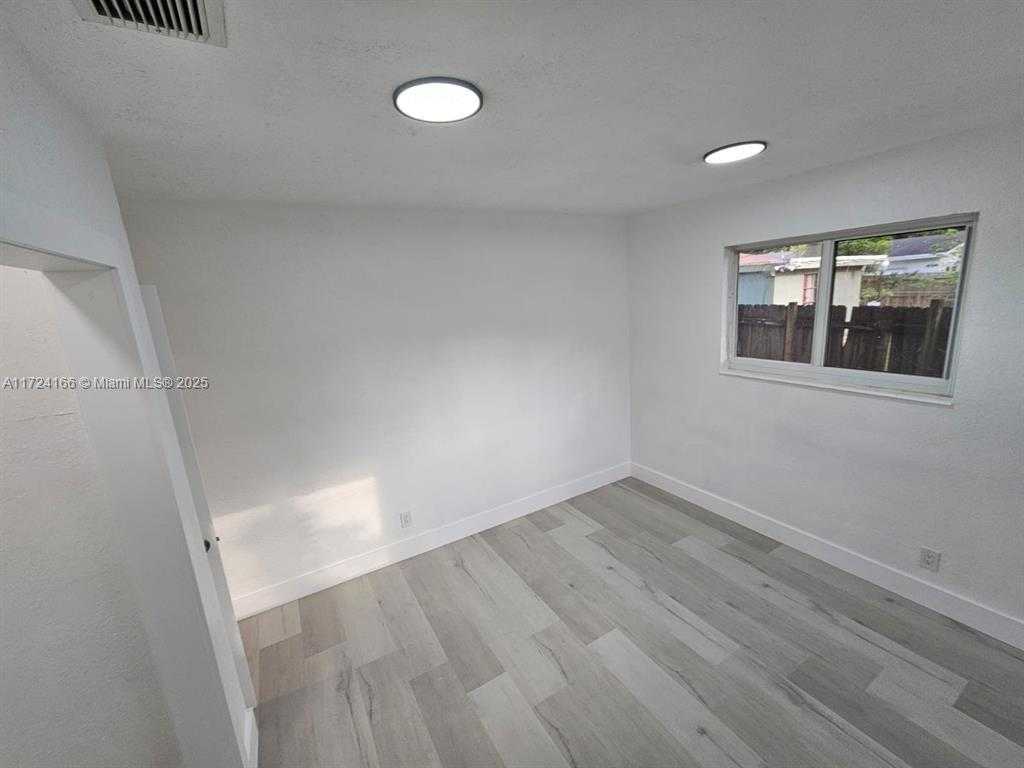 Small Image of 215 SOUTH WEST 19TH AVE, Fort Lauderdale Number 18