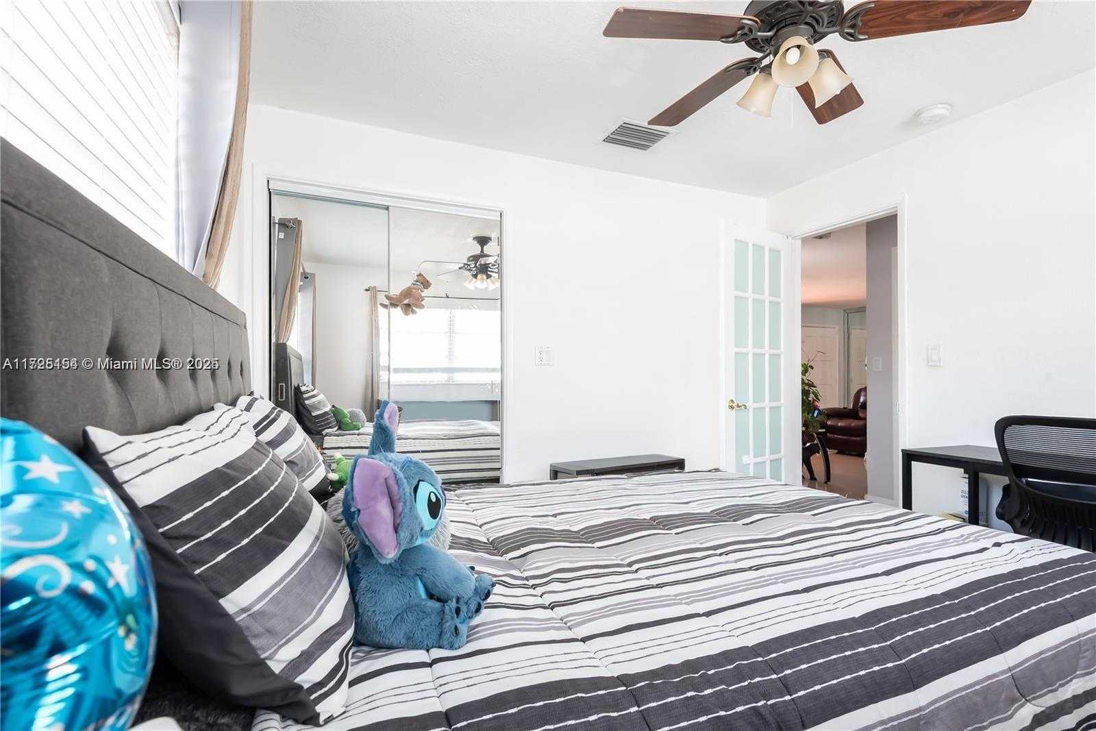 Small Image of 2800 NORTH WEST 94TH ST, Miami Number 15